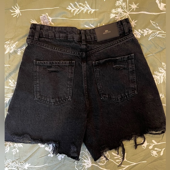 New without tags Zara black ripped high rise denim shorts - Picture 5 of 5